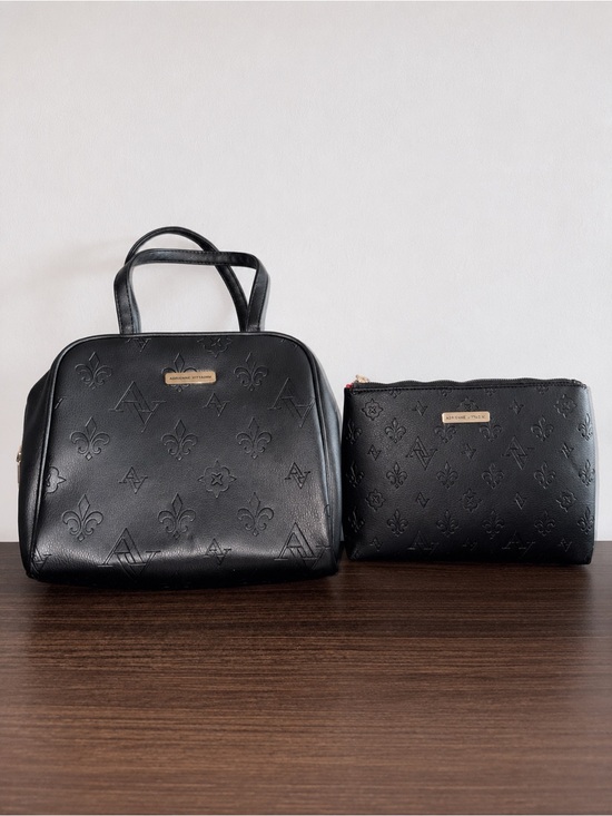 Adrienne Vittadini Handbags - Adrienne Vittadini Cosmetic Case & Pouch 🖤